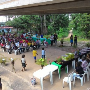 Die AQURC, der „Vereinigte Quilombola Verband des Rio Capim“, lanziert das Informationsheft Nr. 9 „ Durch die Ausweitung des Dendêanbaus betroffene Quilombolas im Bundesstaat Pará. Dendêkrieg“ und das Album „Erbe, Kultur und Territorialität der Quilombolas des Rio Capim“.