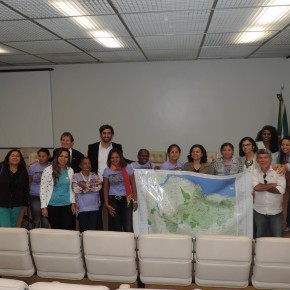 Pesquisadores do PNCSA e Quebradeiras de Coco Babaçu apresentam  Mapa da Região Ecológica do Babaçu na Câmara dos Deputados.
