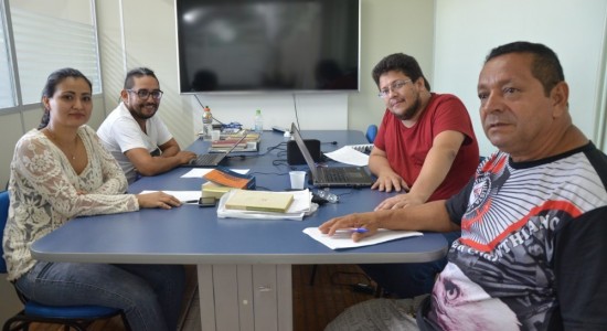 Cooperativa mista agroextrativista dos povos tradicionais no médio Rio Negro (COMPAGEPT) recebe barco do Programa território da cidadania indígena