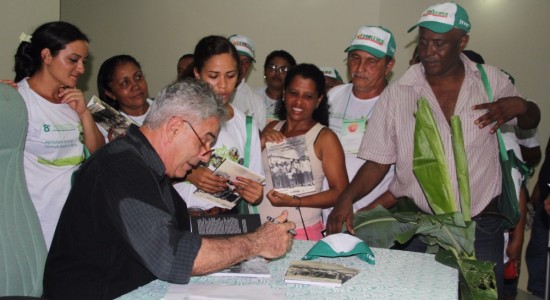 LANÇAMENTO DA TERCEIRA EDIÇÃO DE “Autonomia e Mobilização Política dos camponeses no Maranhão” no 8º Congresso da FETAEMA, São Luís, junho de 2016