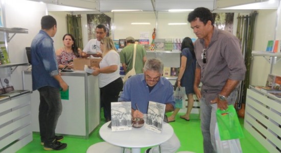 Livro de autoria de Alfredo Wagner teve lançamento na XX Feira Pan-Amazônica do Livro realizada em Belém (Pará)