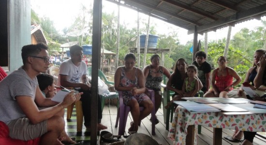 Fazedeiras de cuia de Lariandeua, no distrito de Quianduba, Baixo Tocantins, Pará realizam oficina de mapeamento