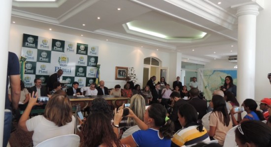 Lançamento do mapa “Nova Cartografia Social dos Babaçuais” por Quebradeiras de coco babaçu no Palácio de Karnak em Teresina- PI