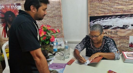 A identidade das Quebradeiras e a Política como prática de vida retratadas no livro de Cledeneuza Maria Bizerra  Oliveira, lançado na IV Semana Pan-Amazônica realizada na UNIFESSPA