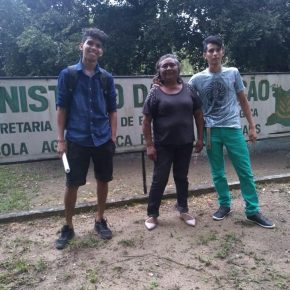 LIDERANÇA DA FEDERAÇÃO DAS ORGANIZAÇÕES QUILOMBOLAS DO MUNICÍPIO DE BARREIRINHA (FOQMB/Barreirinha-AM), MARIA AMÉLIA DOS SANTOS CASTRO, REALIZA MATRÍCULA NO CURSO SUPERIOR EM AGROECOLOGIA