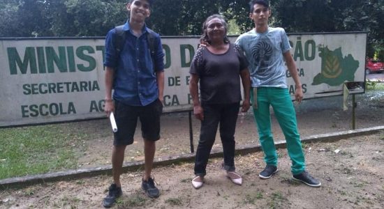 LIDERANÇA DA FEDERAÇÃO DAS ORGANIZAÇÕES QUILOMBOLAS DO MUNICÍPIO DE BARREIRINHA (FOQMB/Barreirinha-AM), MARIA AMÉLIA DOS SANTOS CASTRO, REALIZA MATRÍCULA NO CURSO SUPERIOR EM AGROECOLOGIA