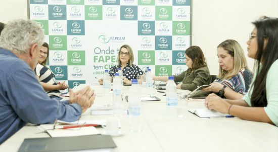 Fapeam e UEA debatem projetos de pesquisas