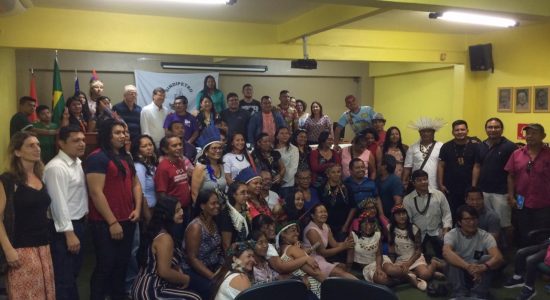 DEPUTADA FEDERAL JOÊNIA WAPICHANA SE REÚNE COM LIDERANÇAS INDÍGENAS NA CIDADE DE MANAUS-AM