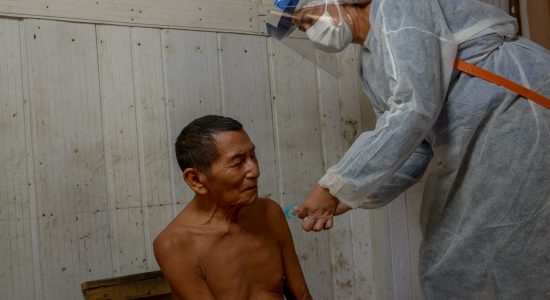 “A morte está vindo muito rápido em meu povo”, diz professora Kokama sobre a Covid-19